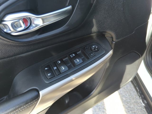 Used 2018 Jeep Cherokee Limited image 16