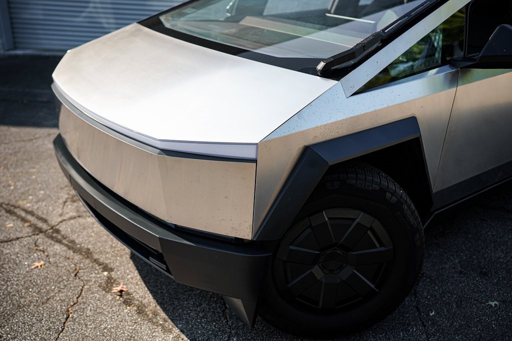 Used 2025 Tesla Cybertruck AWD Crew Cab image 2