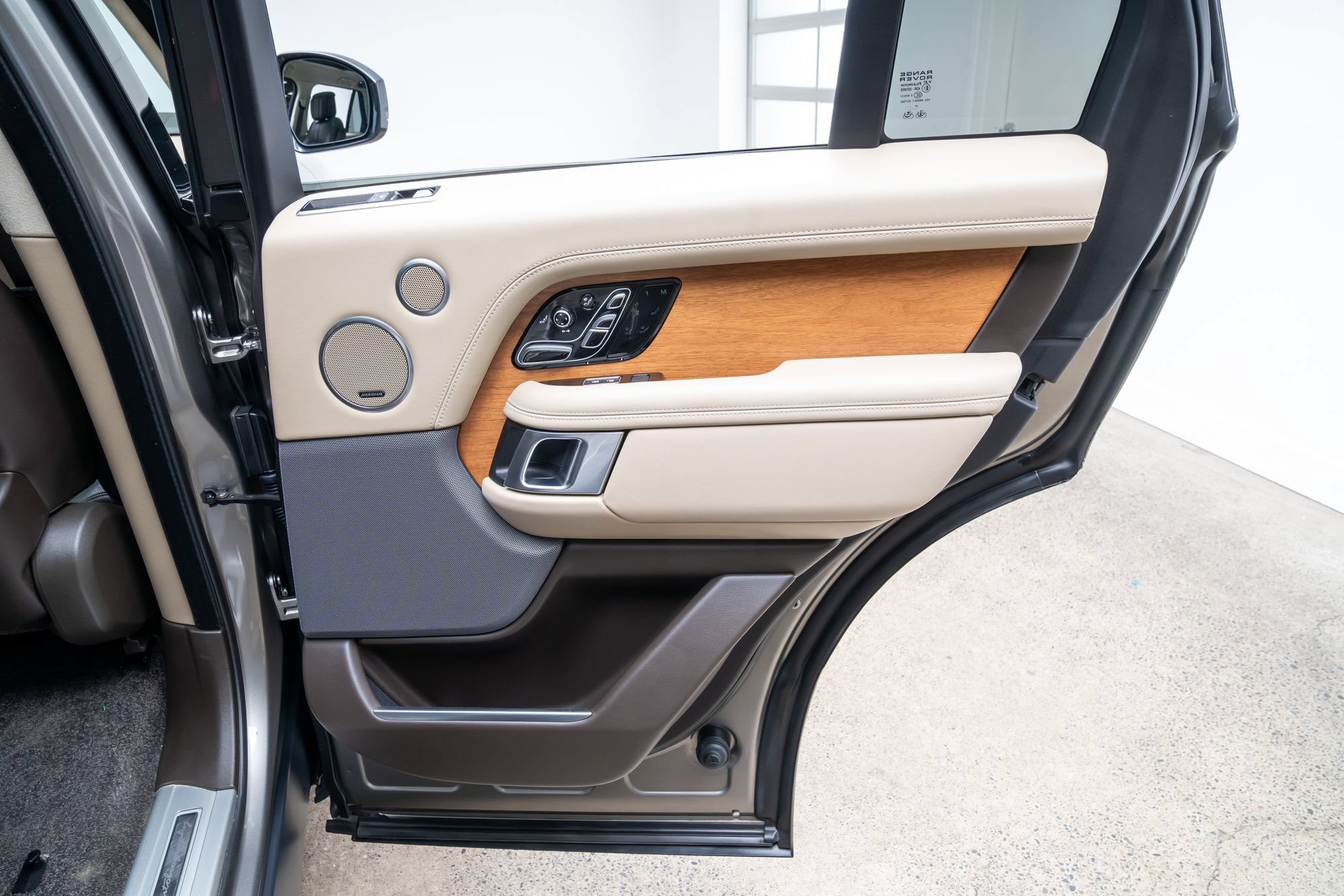 Used 2022 Land Rover Range Rover Autobiography AWD/4WD image 22