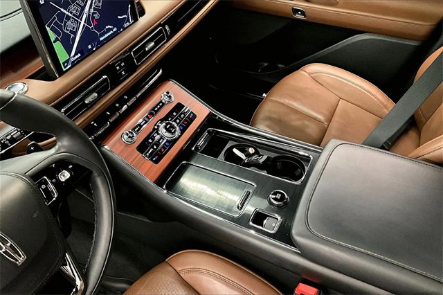 Used 2023 Lincoln Aviator Reserve w/ Elements Package Plus image 13