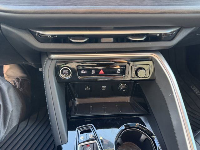 Used 2025 Audi Q5 Premium w/ Convenience Package AWD/4WD image 19
