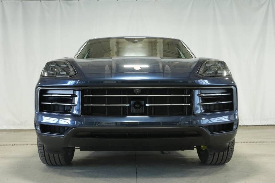 Used 2025 Porsche Cayenne S image 11