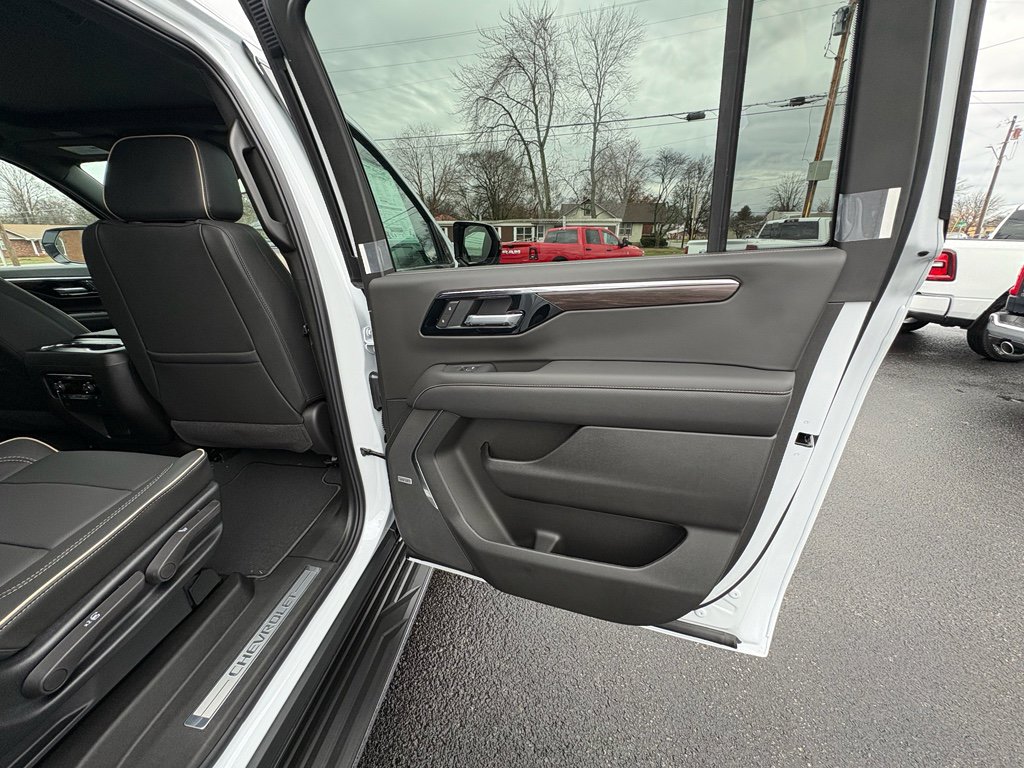 New 2026 Chevrolet Suburban Premier w/ Sun And Tow Package image 39