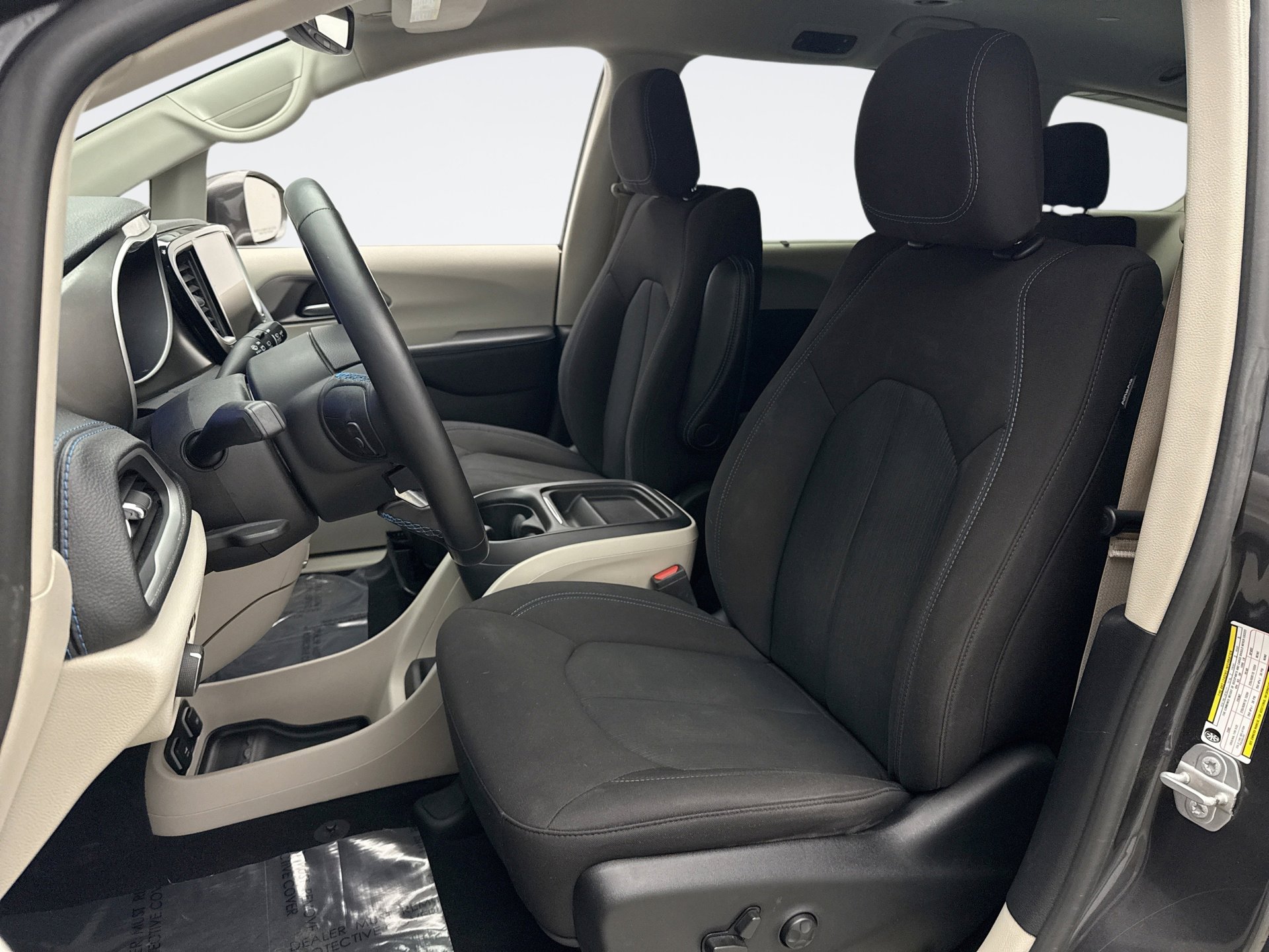 Used 2021 Chrysler Pacifica Touring w/ Cold Weather Group image 11