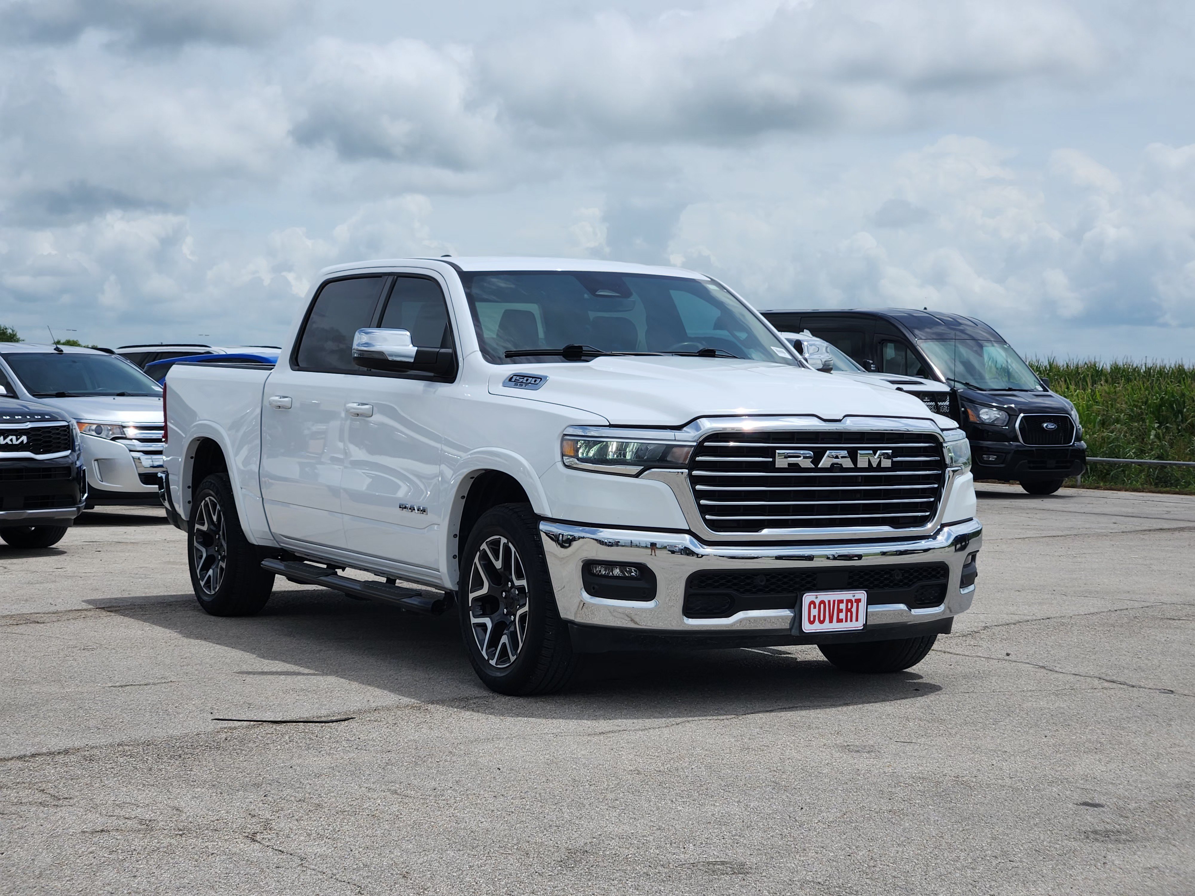 Used 2025 RAM 1500 Laramie AWD/4WD image 3