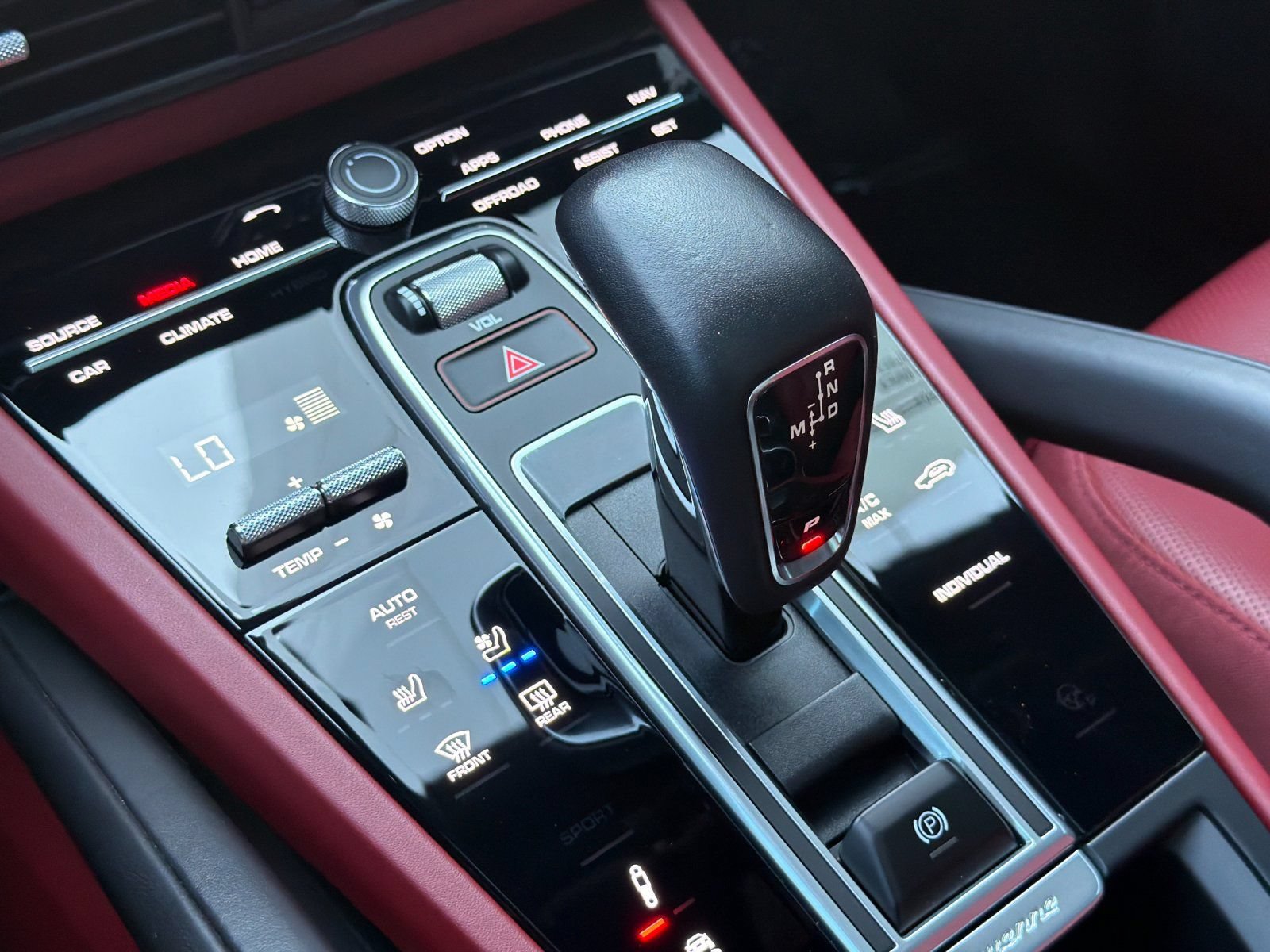 Certified 2023 Porsche Cayenne Turbo S AWD/4WD image 21