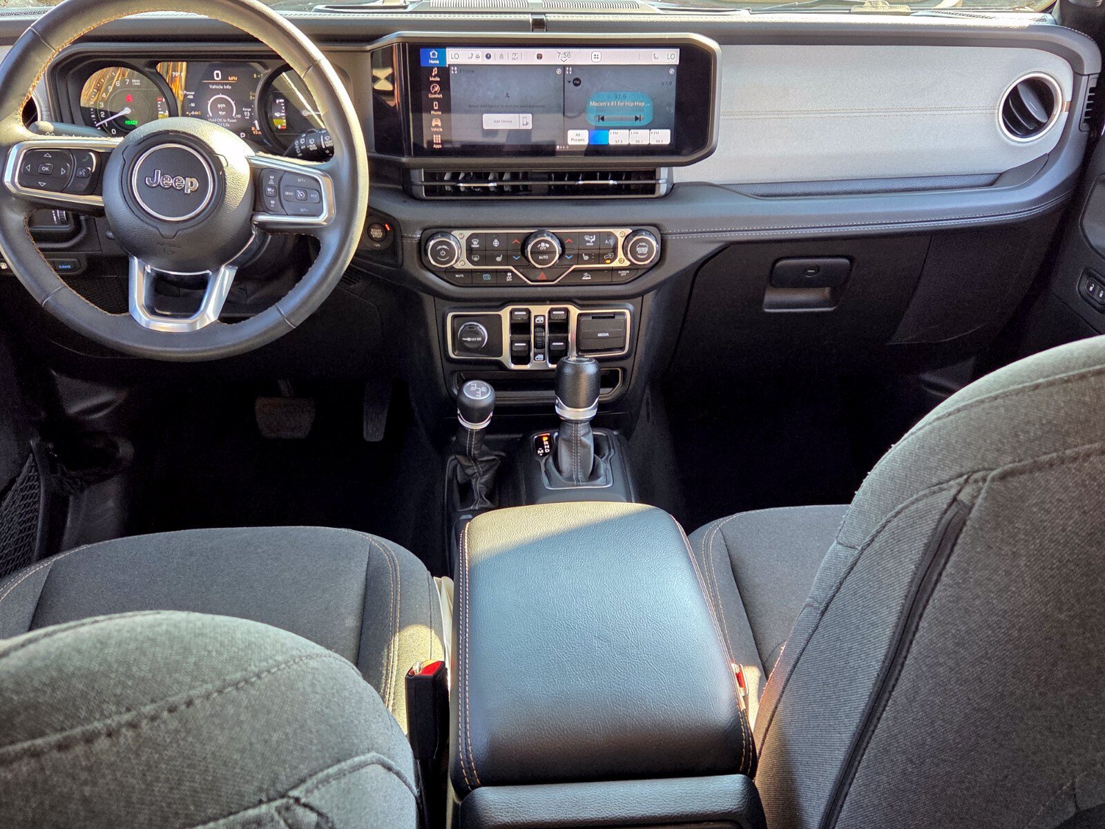 Used 2024 Jeep Wrangler Unlimited Sahara AWD/4WD image 8