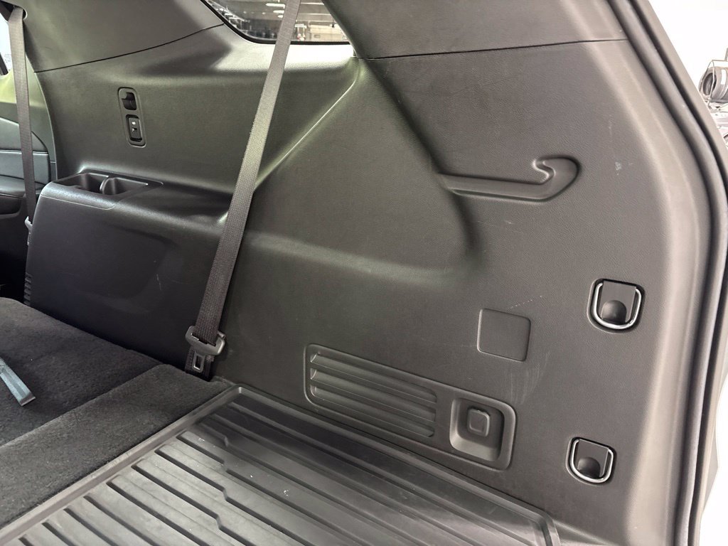 Used 2023 Chevrolet Traverse LT AWD/4WD image 46