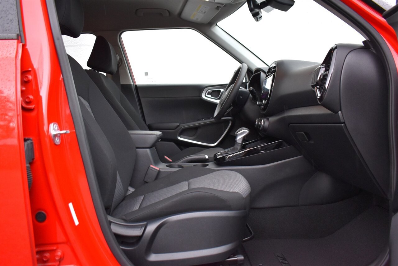 Used 2023 Kia Soul S FWD image 29
