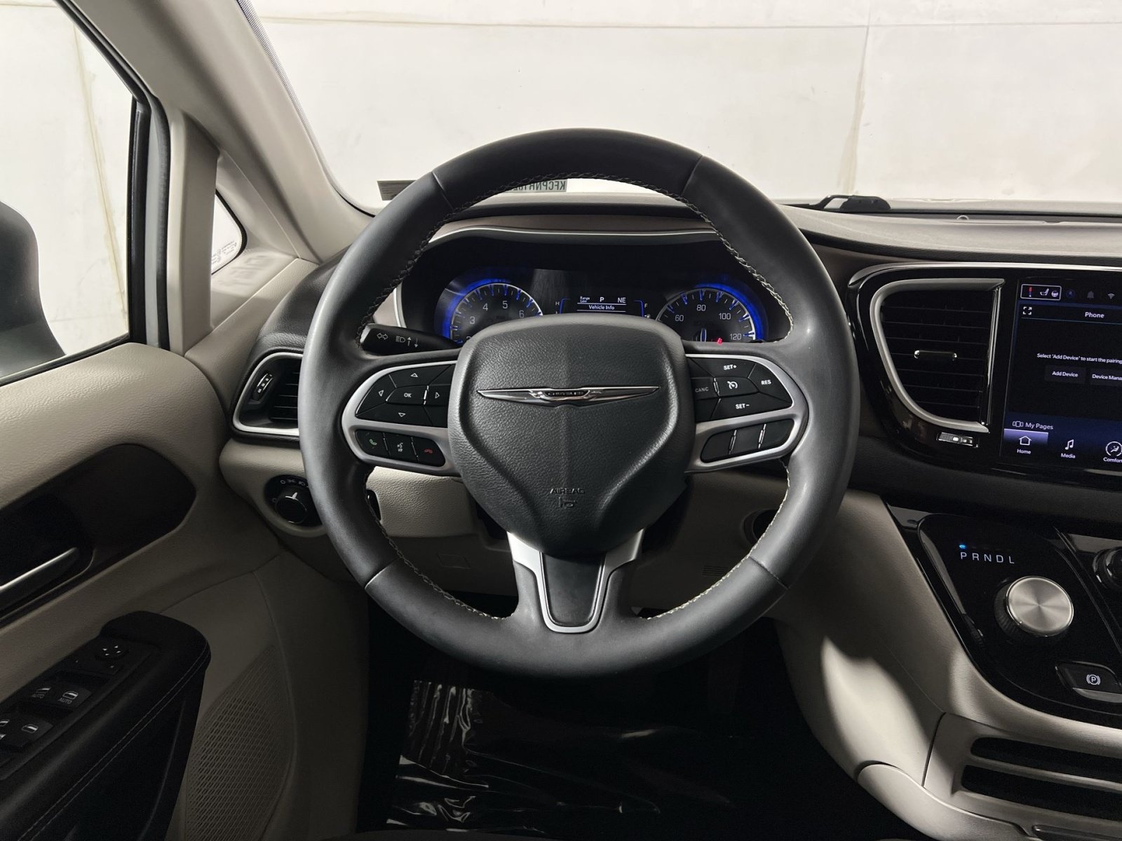 Used 2022 Chrysler Voyager LX FWD image 16