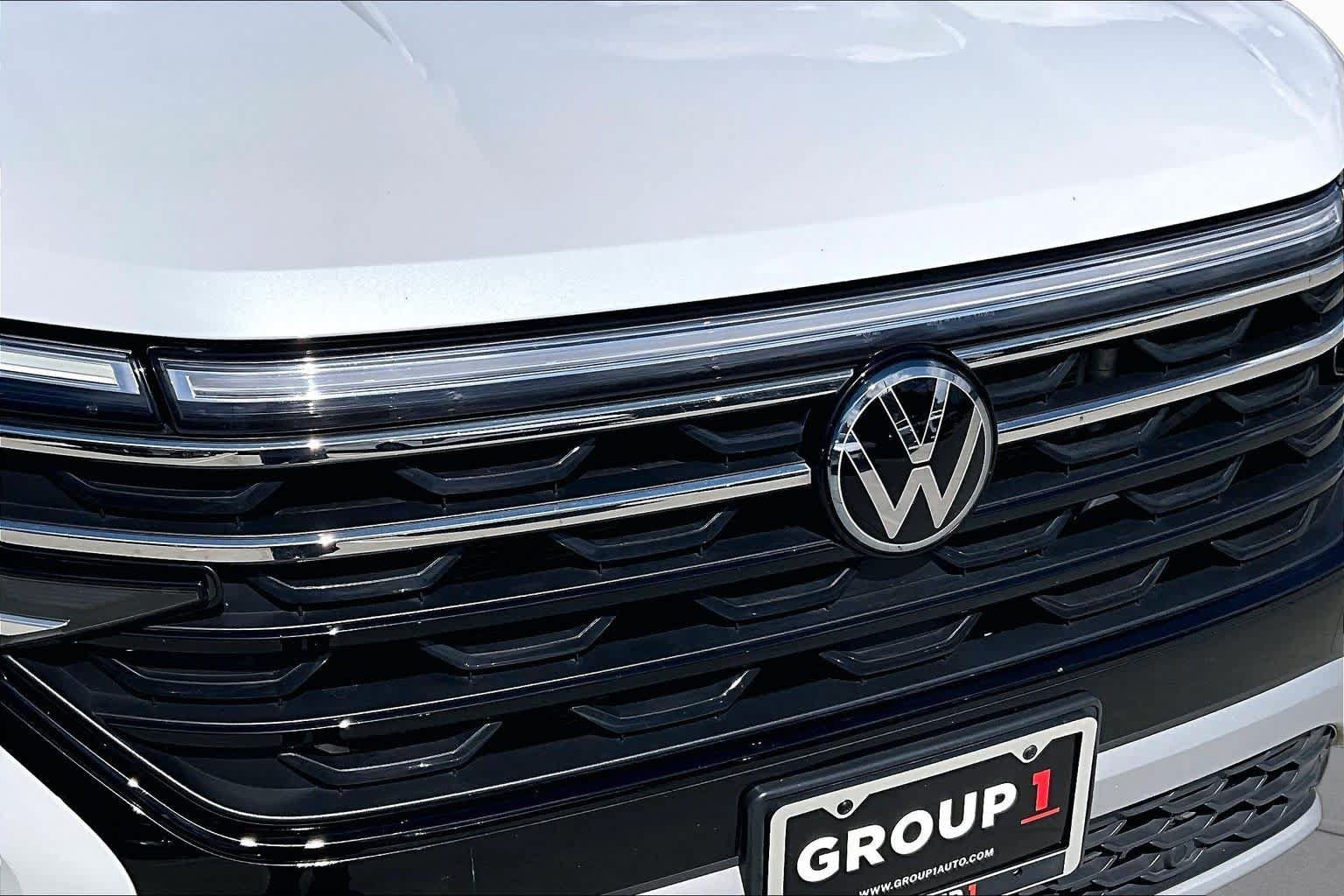 Used 2024 Volkswagen Atlas Peak Edition SEL AWD/4WD image 28