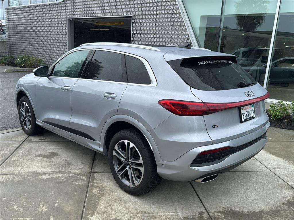 Used 2025 Audi Q5 Premium w/ Convenience Package image 8