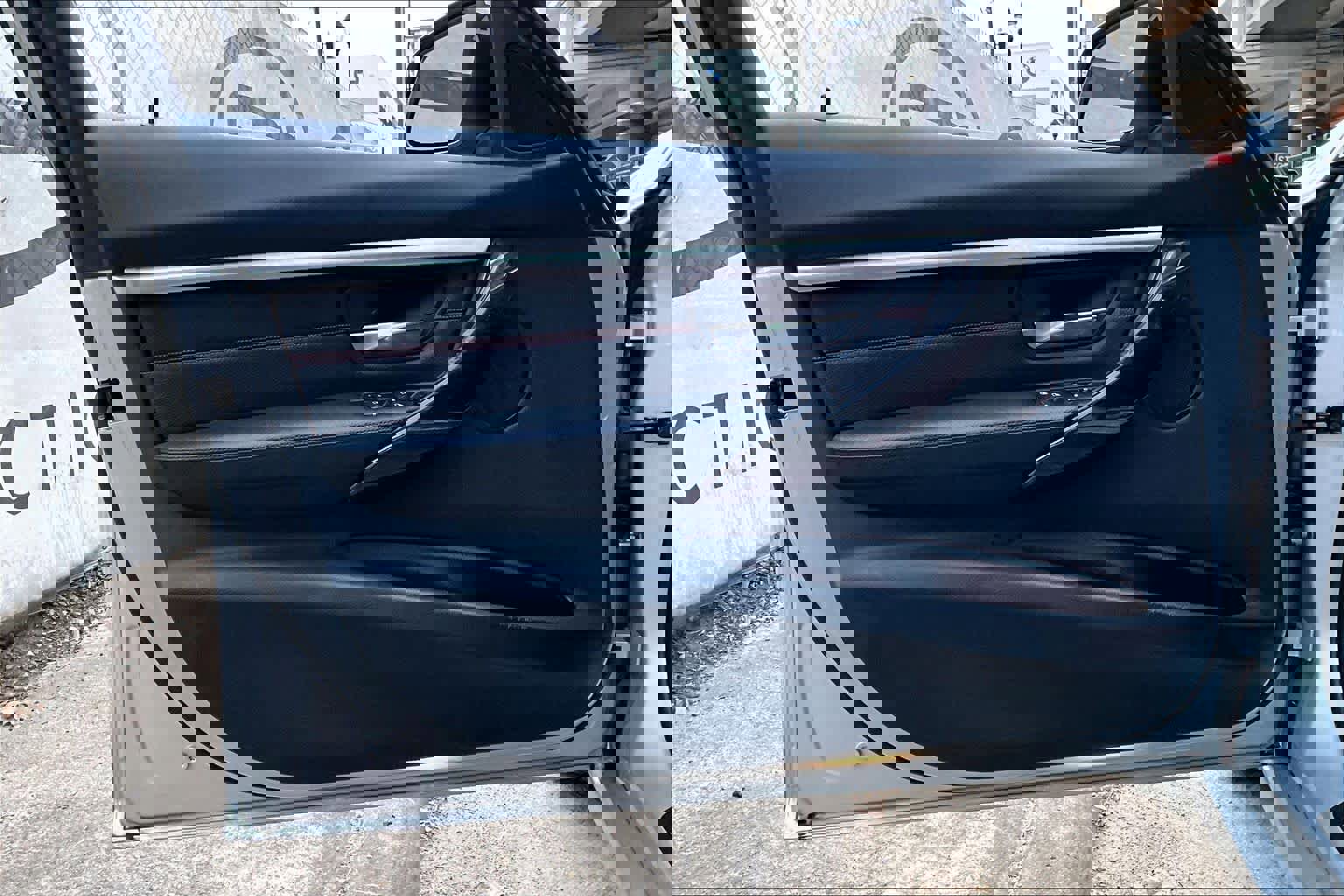 Used 2018 BMW 330e image 22