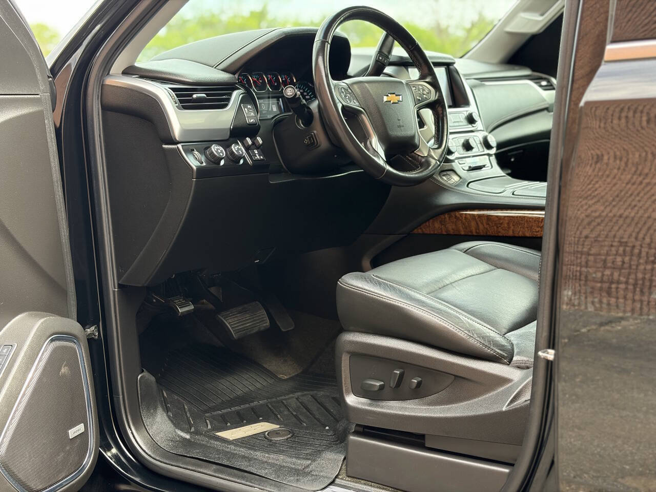 Used 2018 Chevrolet Tahoe Premier AWD/4WD image 14