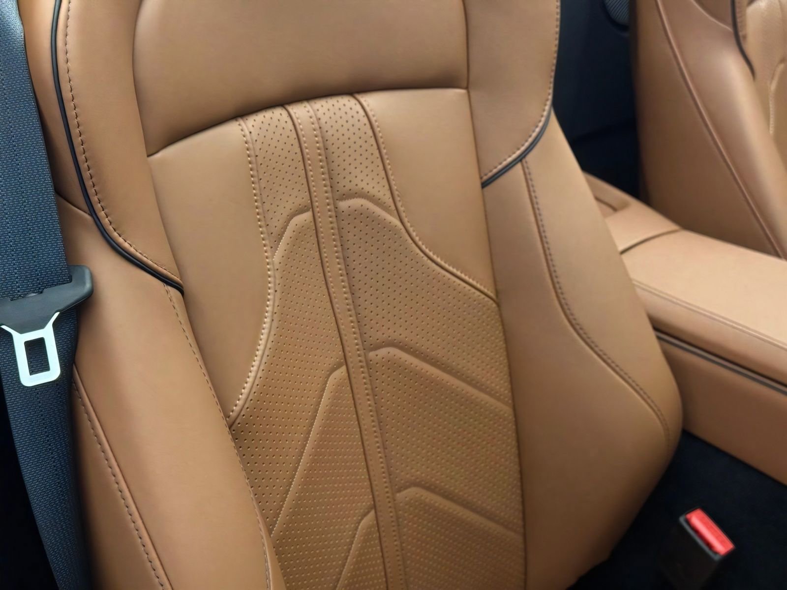 New 2026 Aston Martin V8 Vantage Convertible RWD image 52