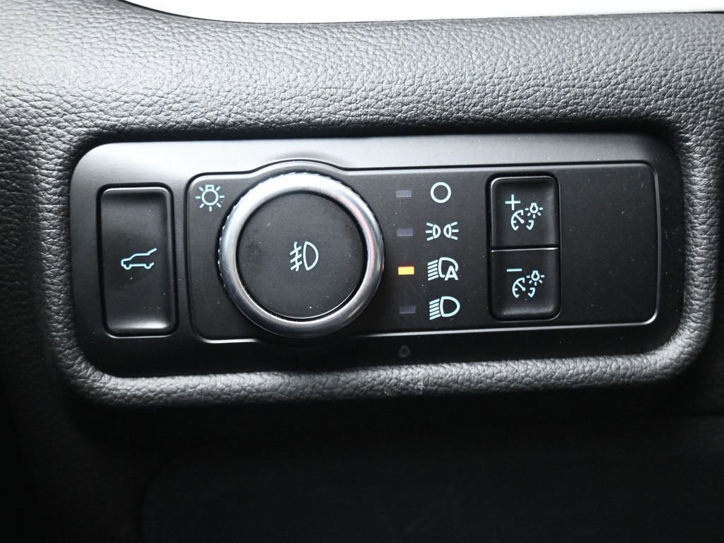 Used 2024 Ford Explorer XLT w/ Equipment Group 202A image 30