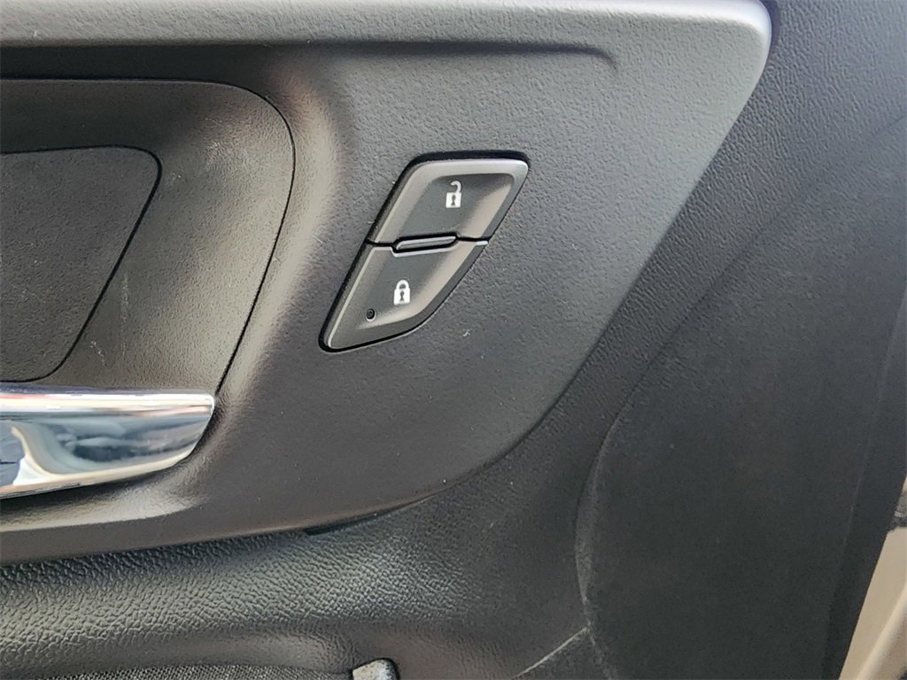 Used 2023 Chevrolet Malibu LT image 40