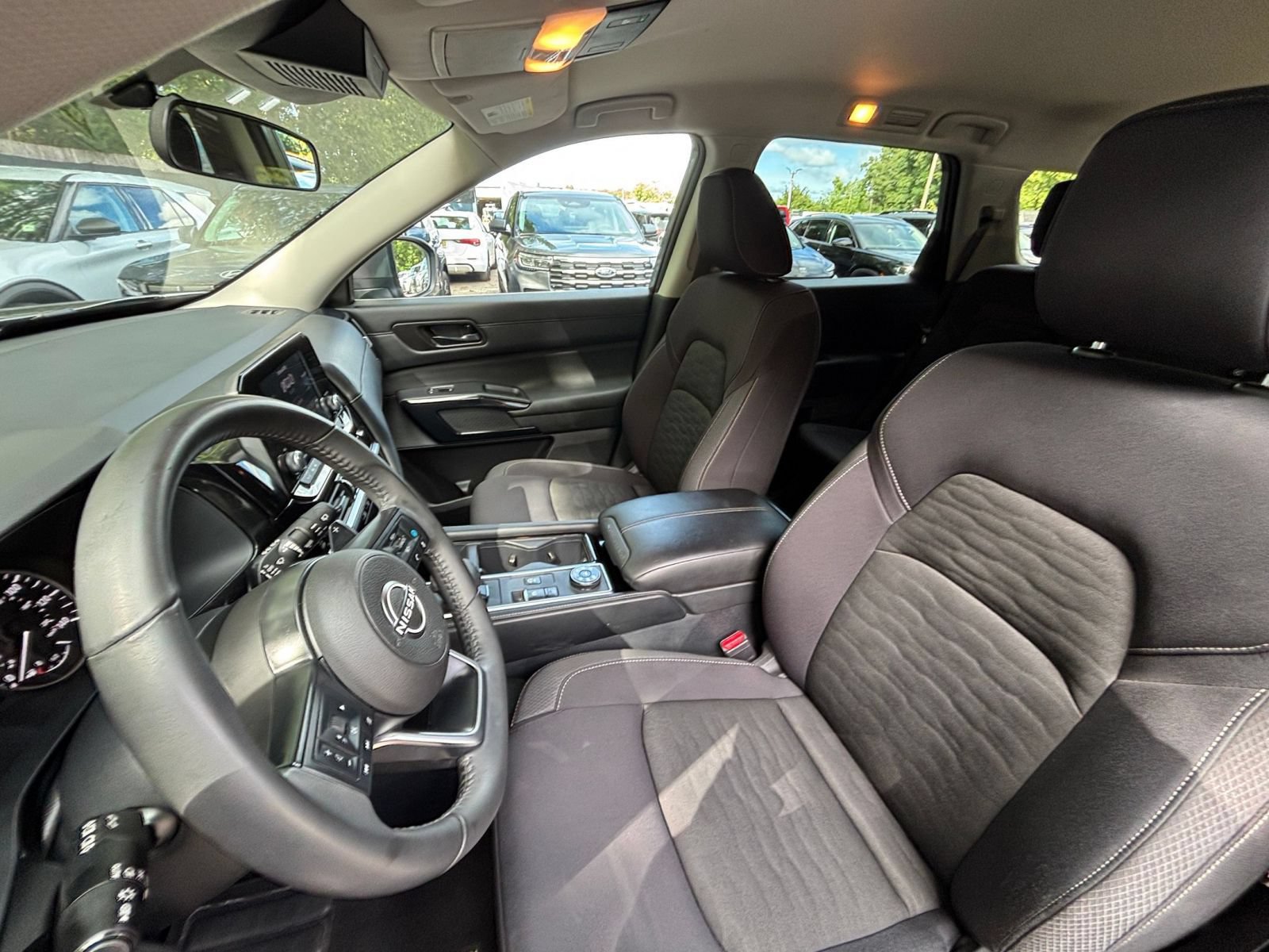 Used 2025 Nissan Pathfinder SV AWD/4WD image 38