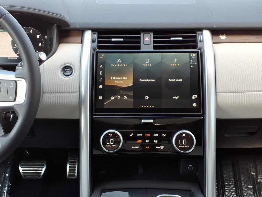 Certified 2025 Land Rover Discovery Dynamic SE AWD/4WD image 17