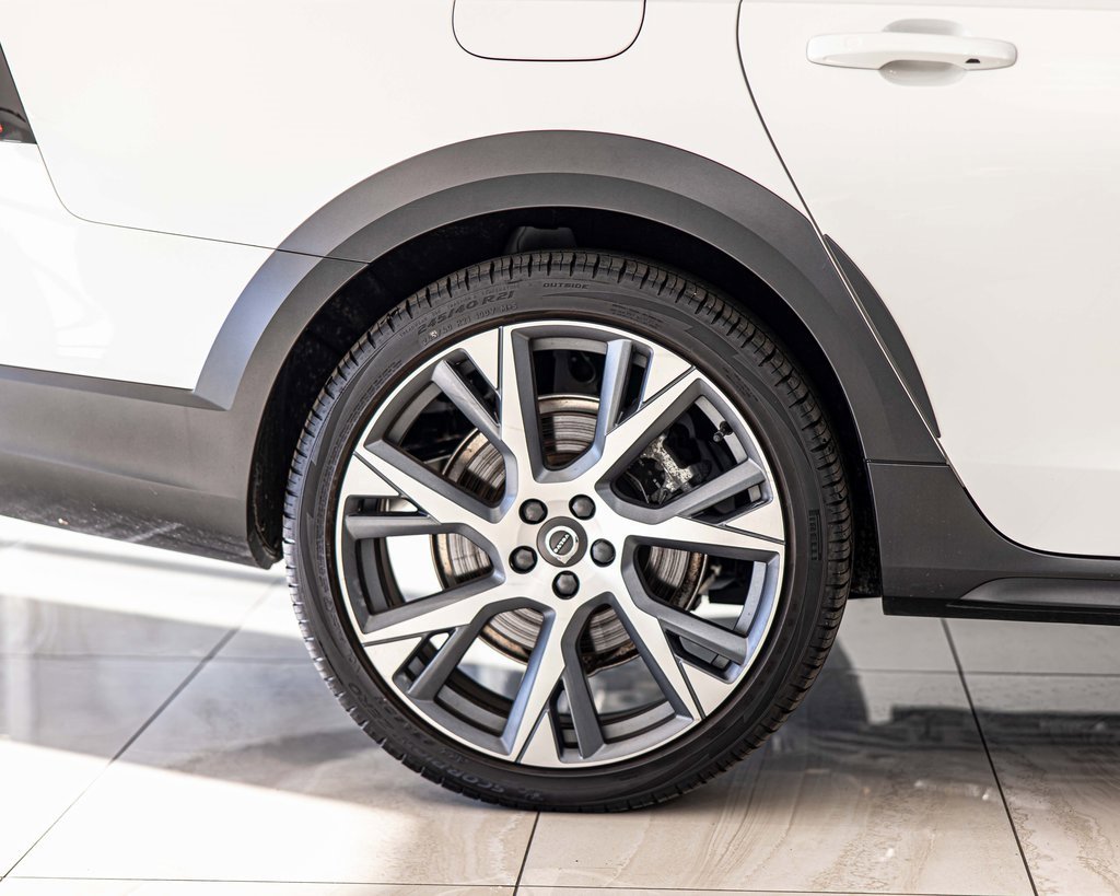 Used 2023 Volvo V90 B6 Cross Country Ultimate w/ Climate Package image 11
