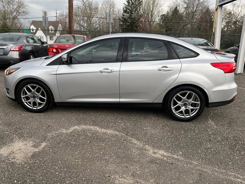 Used 2015 Ford Focus SE w/ Equipment Group 201A FWD image 10