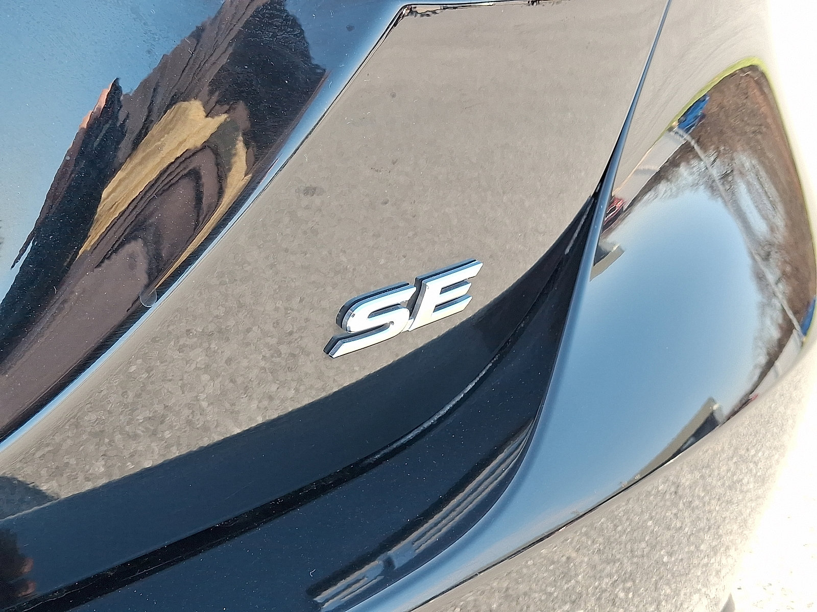 Used 2024 Toyota Camry SE image 11