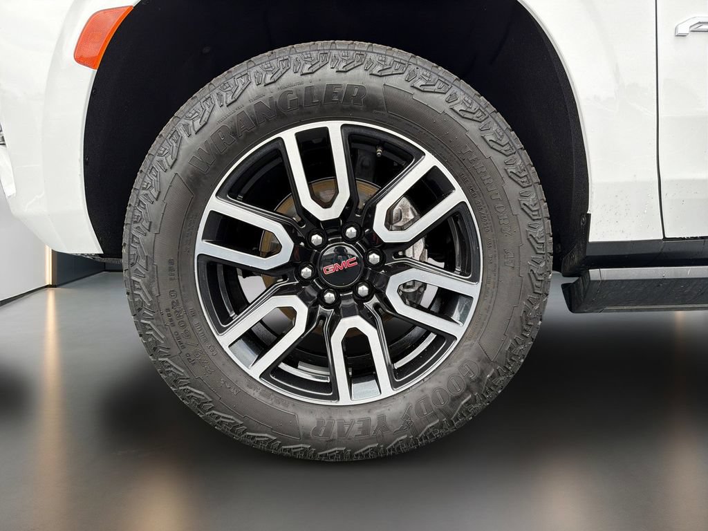 Used 2024 GMC Yukon AT4 w/ AT4 Premium Package AWD/4WD image 10