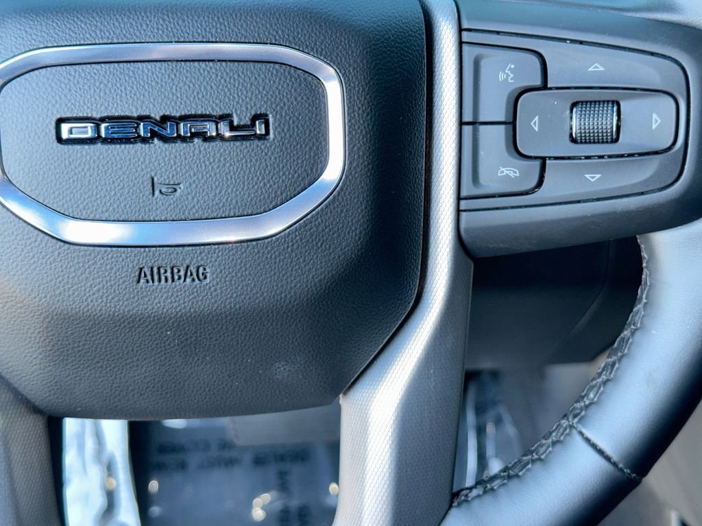 Used 2024 GMC Yukon XL Denali RWD image 18