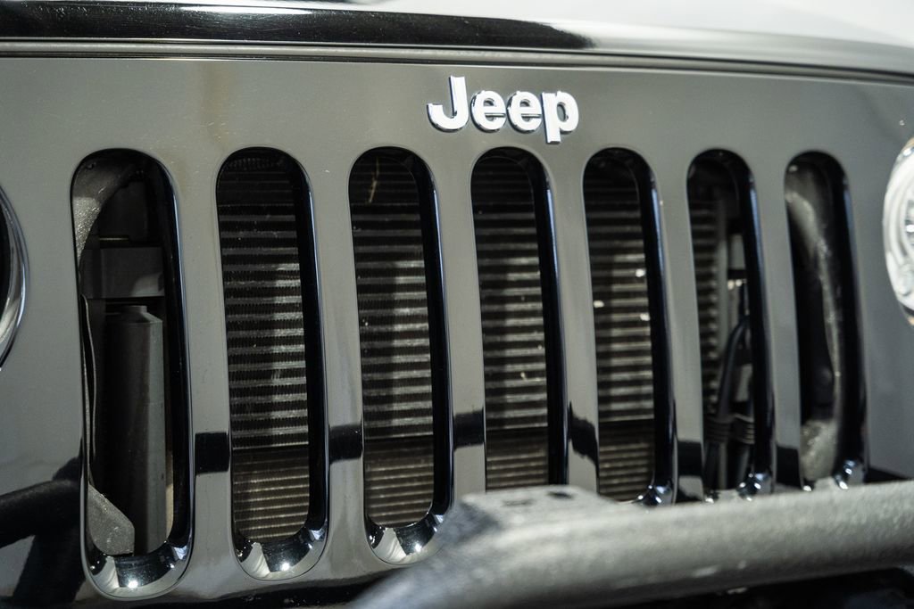 Used 2018 Jeep Wrangler Unlimited Rubicon w/ Connectivity Group image 13