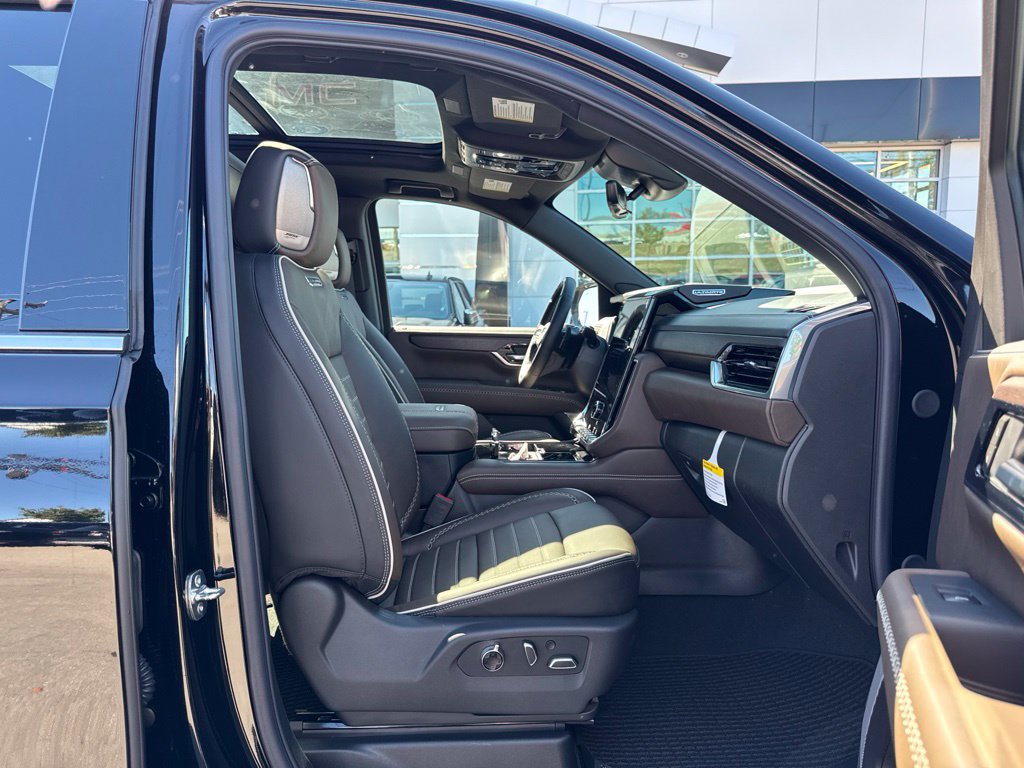 New 2026 GMC Yukon Denali Ultimate AWD/4WD image 19