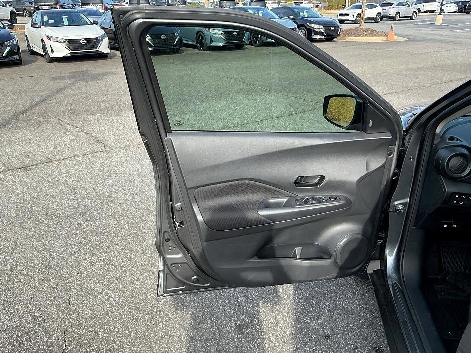 New 2025 Nissan Kicks S image 11