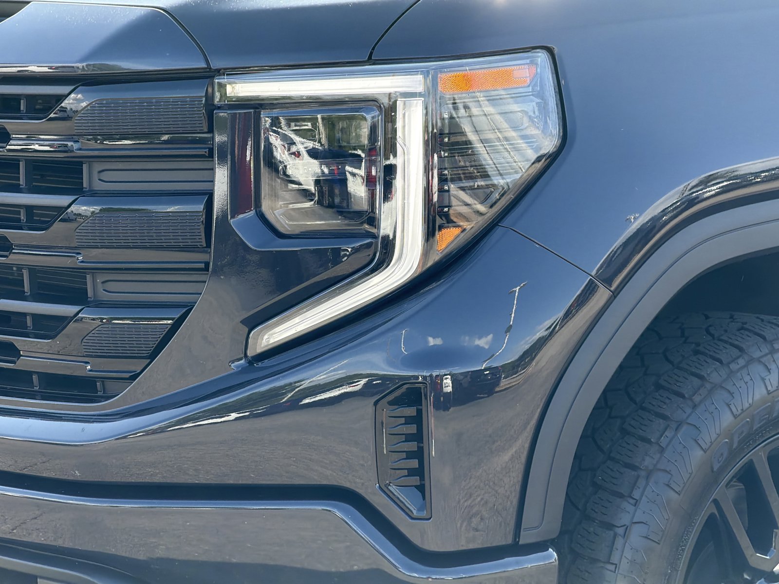 Used 2023 GMC Sierra 1500 Elevation w/ X31 Off-Road Package AWD/4WD image 14