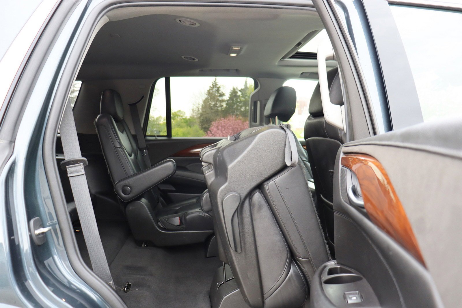 Used 2019 Cadillac Escalade Luxury AWD/4WD image 17