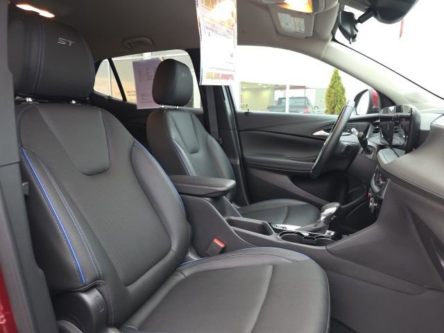 Used 2025 Buick Encore GX Sport Touring w/ Comfort Package image 18