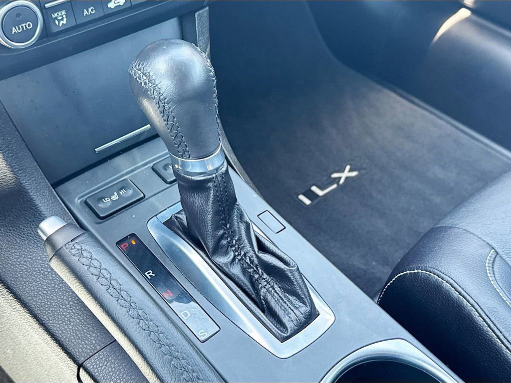 Used 2019 Acura ILX w/ Premium Package FWD image 16