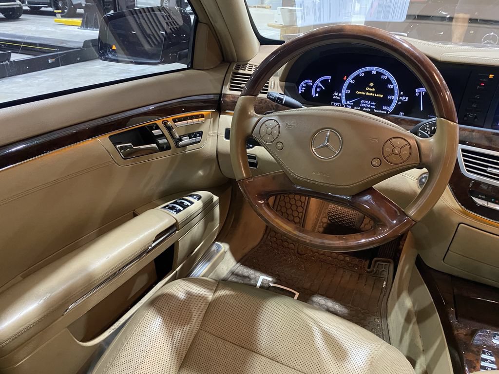 Used 2011 Mercedes-Benz S 550 4MATIC image 3