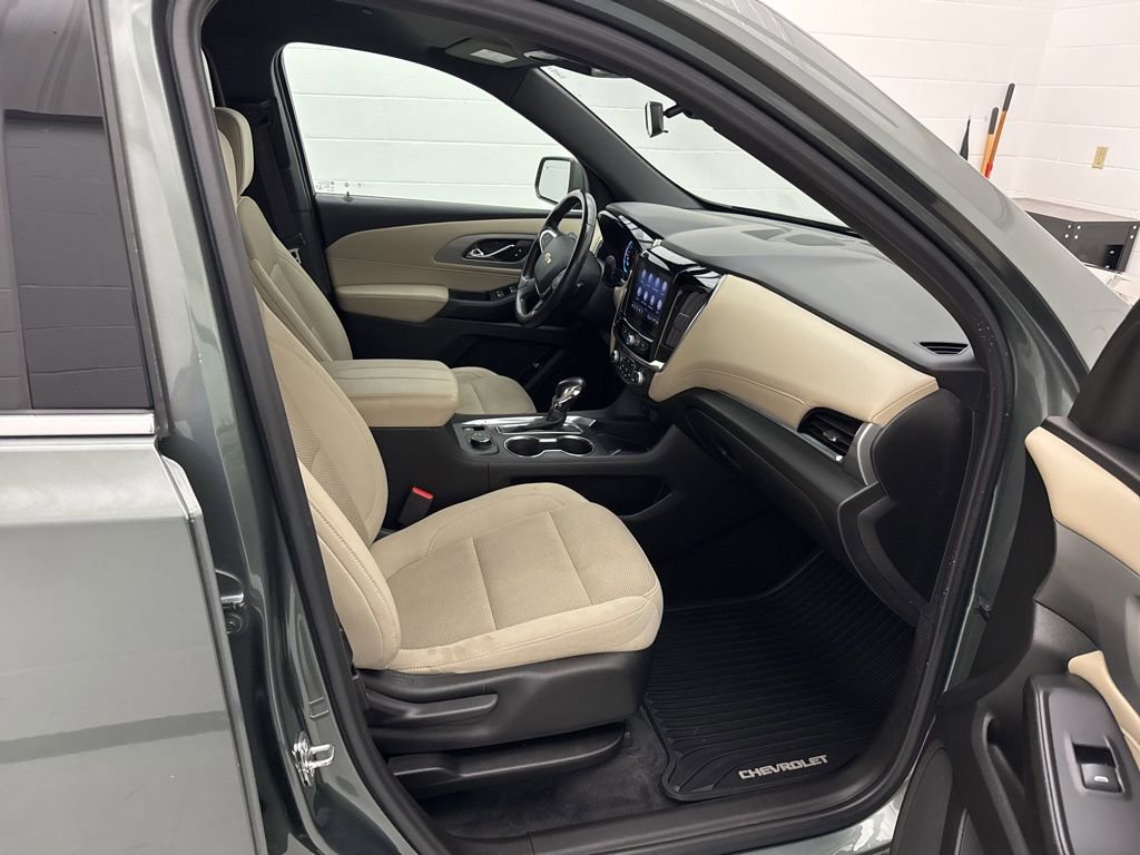 Used 2022 Chevrolet Traverse LT image 49