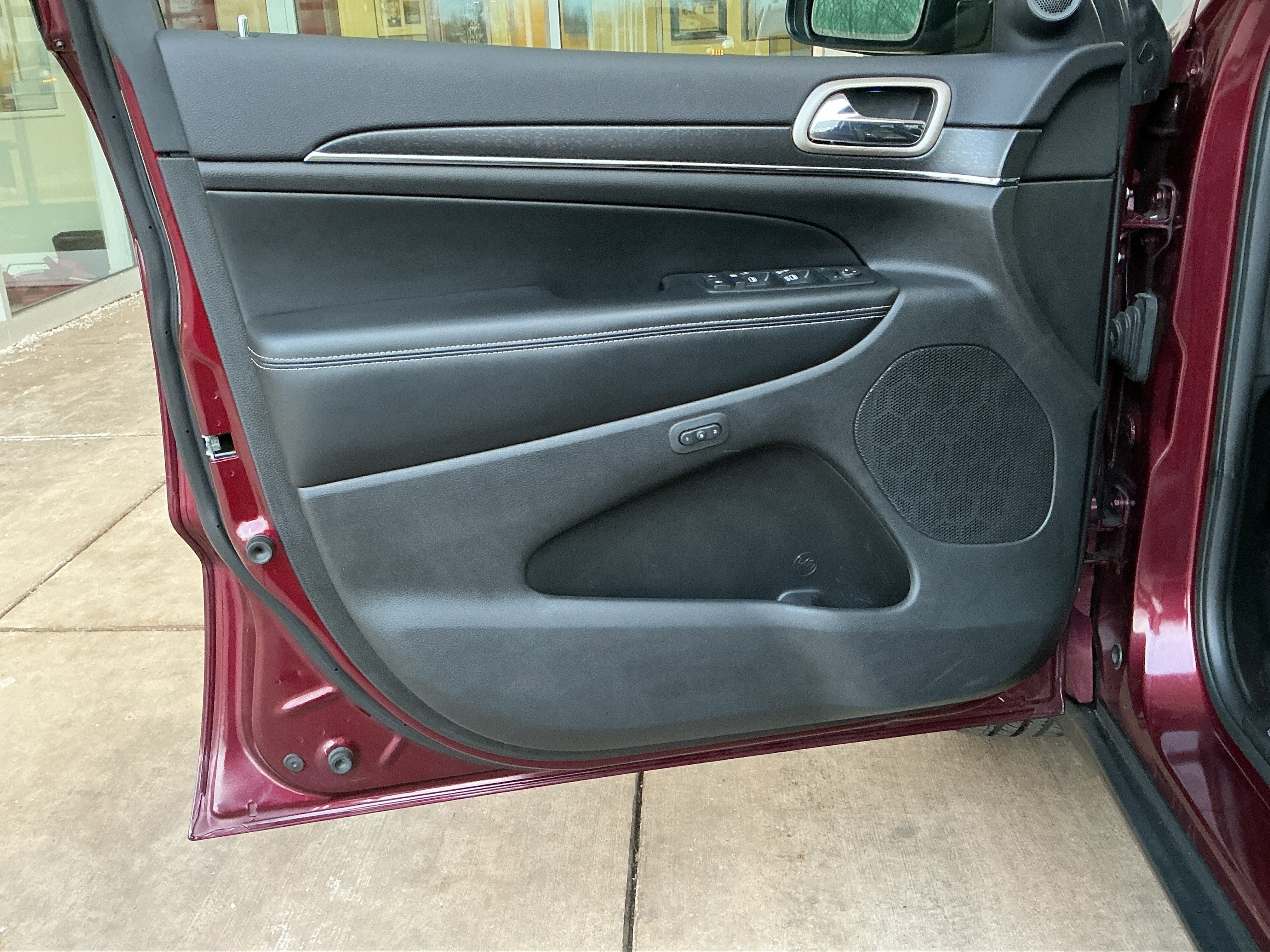 Used 2016 Jeep Grand Cherokee Limited w/ Luxury Group II image 14