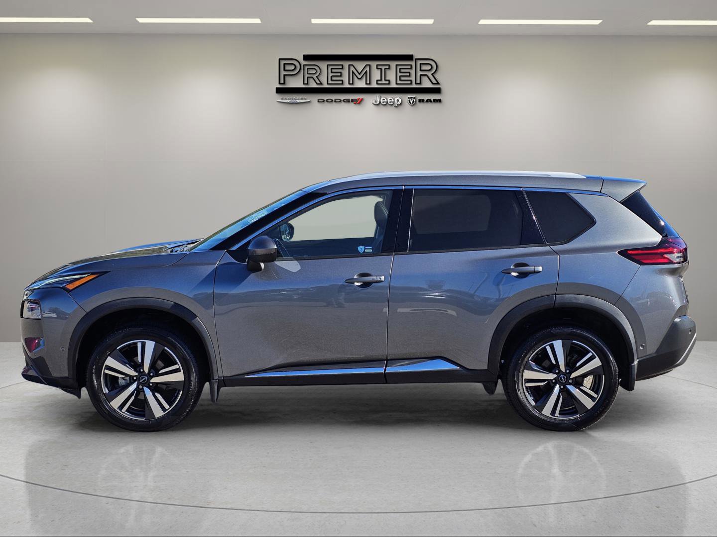 Used 2023 Nissan Rogue SL w/ SL Premium Package image 13