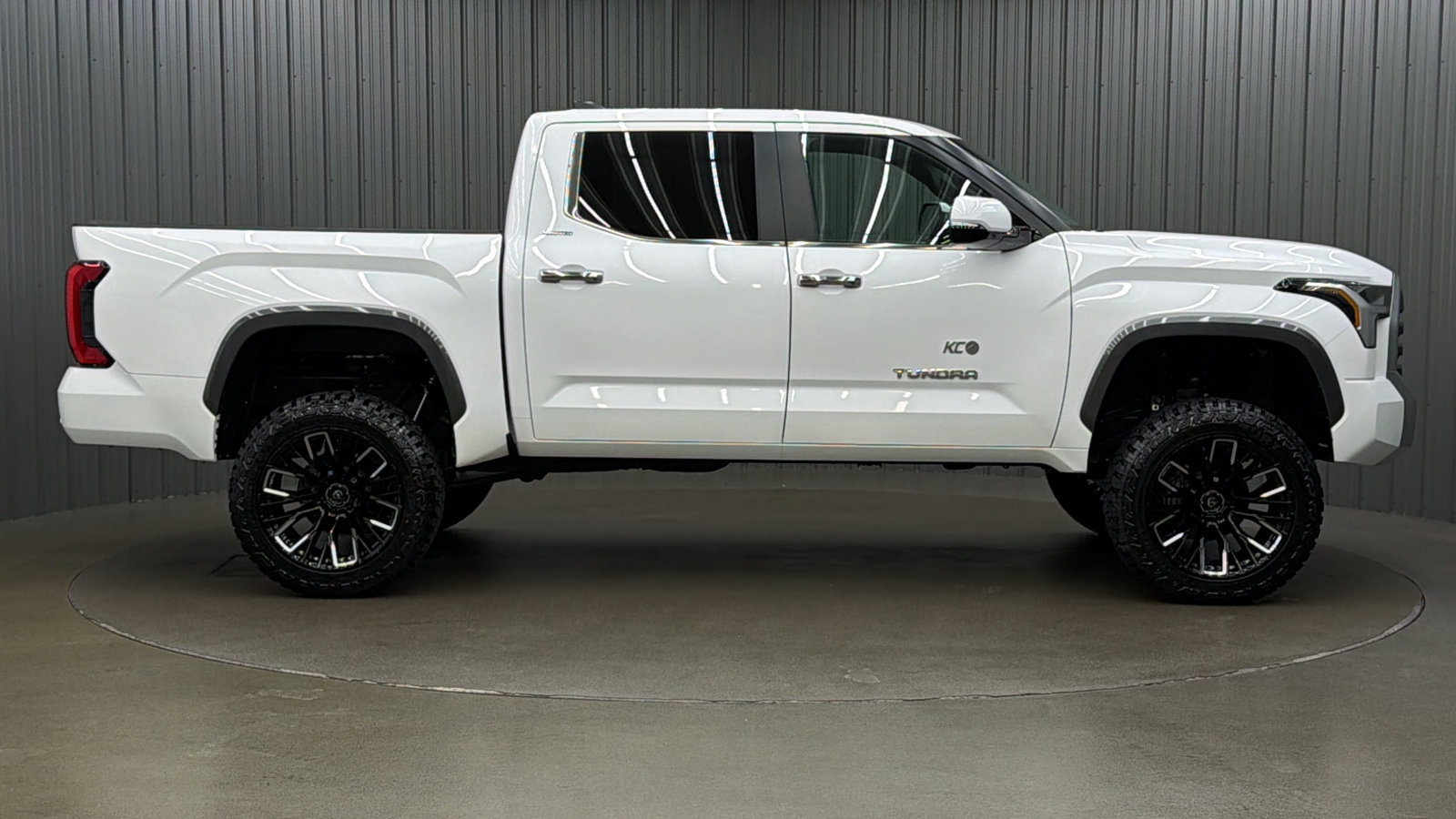 Used 2026 Toyota Tundra Limited AWD/4WD image 6