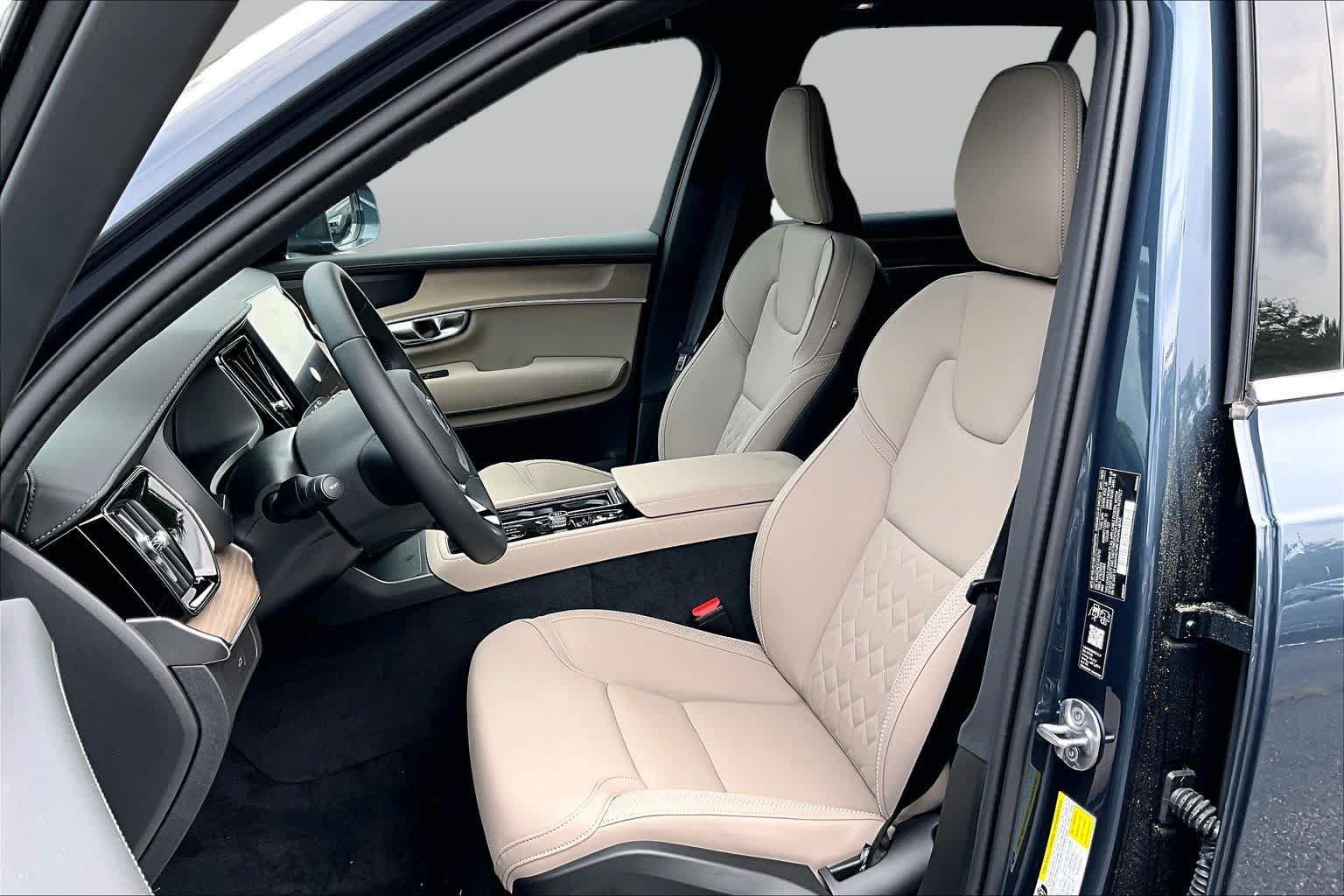 New 2026 Volvo XC90 B6 Plus w/ Protection Package Premier AWD/4WD image 13