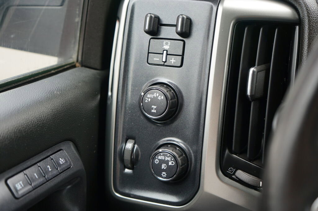 Used 2018 Chevrolet Silverado 1500 LTZ w/ LTZ Plus Package image 15