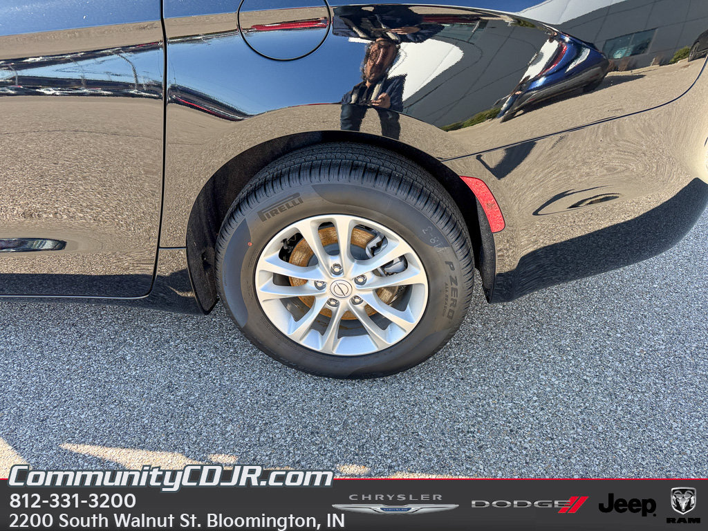 New 2026 Chrysler Pacifica Select AWD/4WD image 9