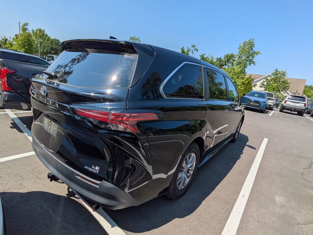 Used 2021 Toyota Sienna LE FWD image 7