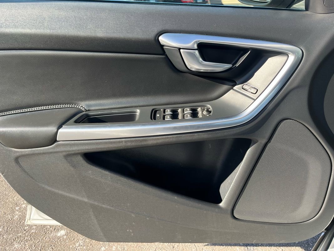 Used 2018 Volvo S60 T5 Inscription image 19