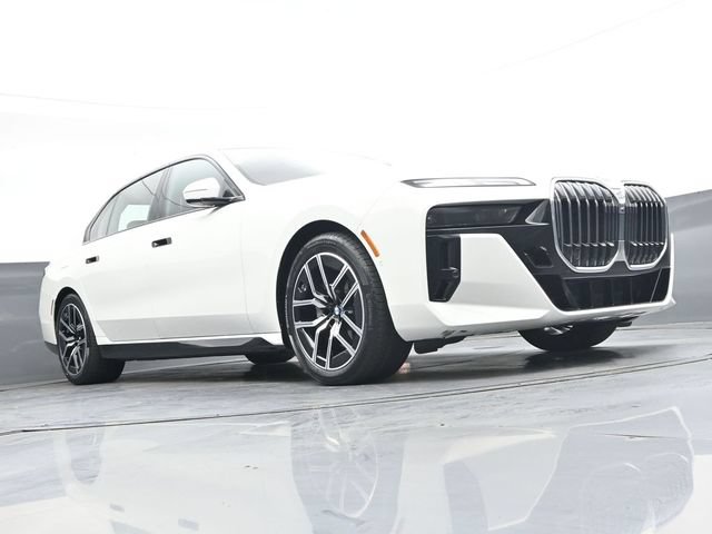 Used 2024 BMW 740i xDrive AWD/4WD image 29