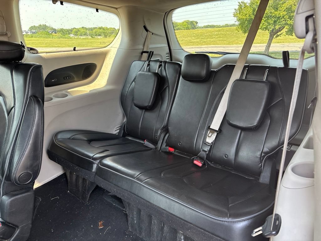 Used 2020 Chrysler Pacifica Limited FWD image 12