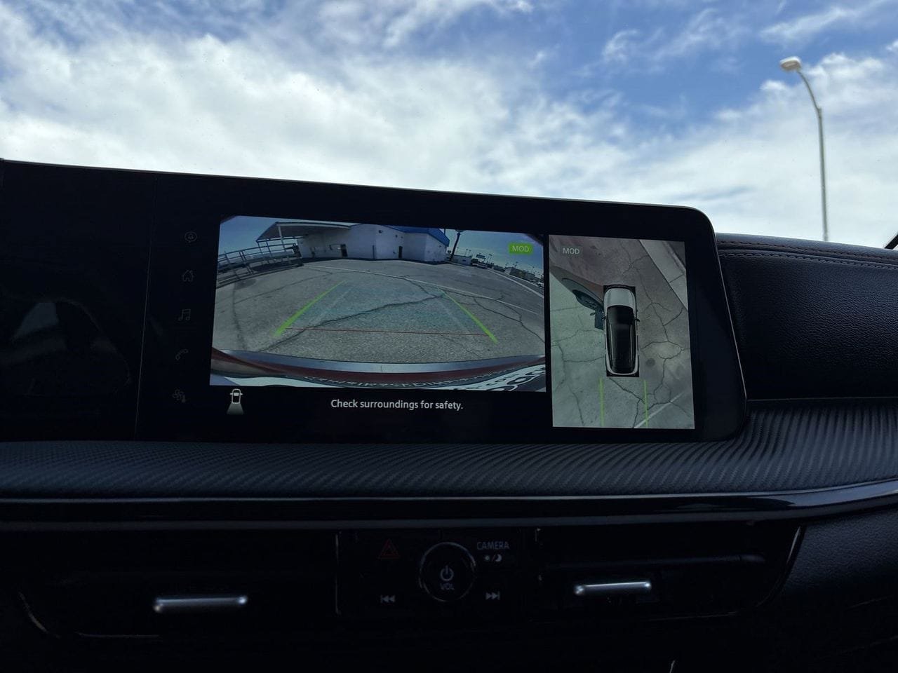 Used 2025 Nissan Kicks SR FWD image 23