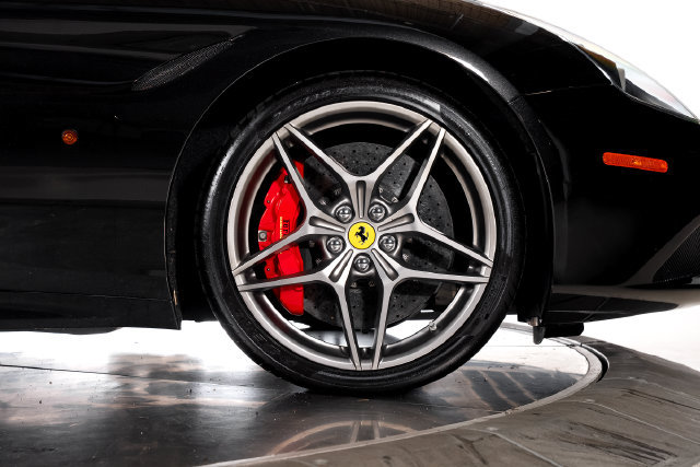 Used 2015 Ferrari California T RWD image 21