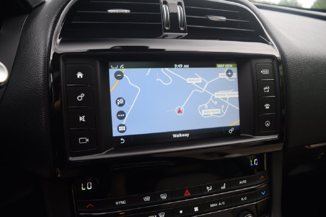 Used 2018 Jaguar F-PACE Premium AWD/4WD image 9